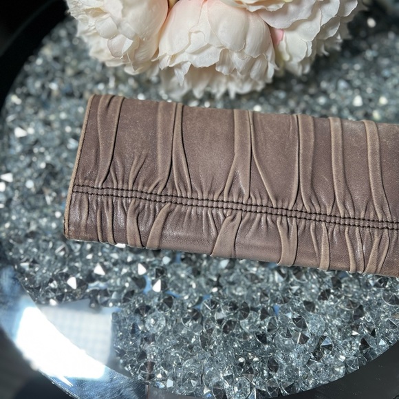 EUC PRADA NAPPA LEATHER WALLET - Picture 6 of 13